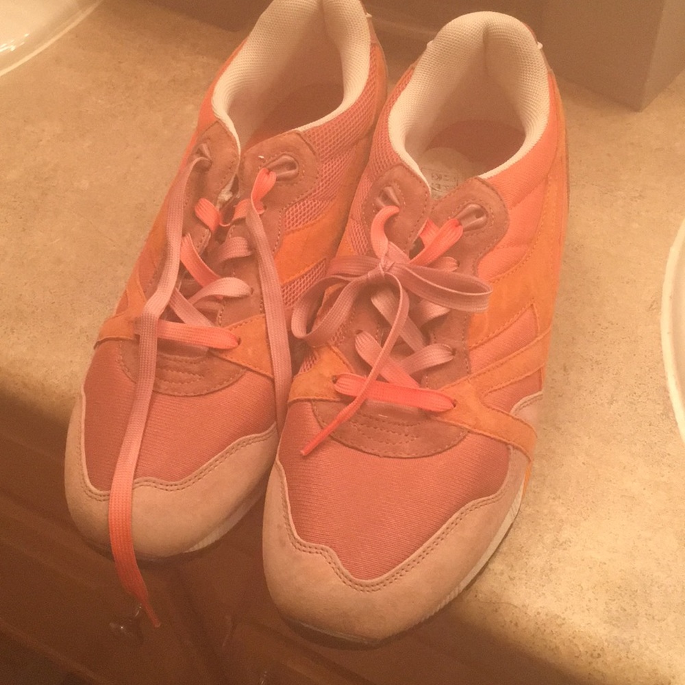 Running shoes